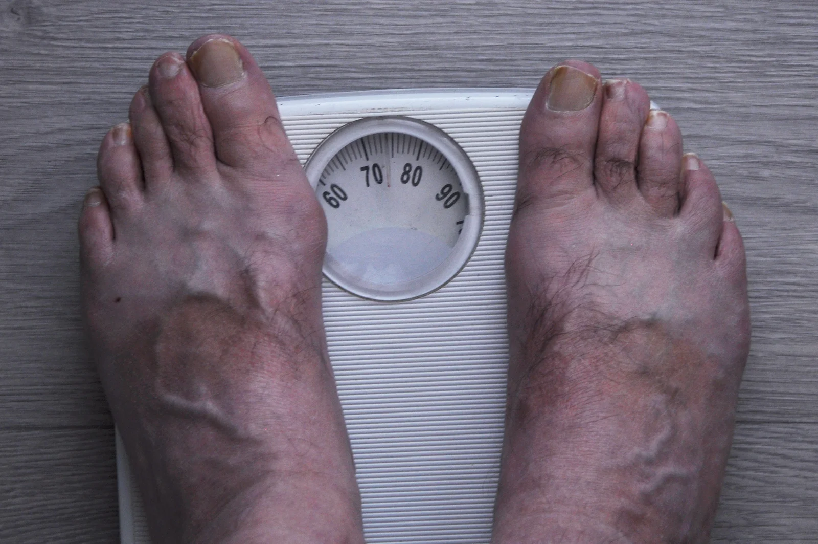 Utilisation d'une balance connectée pour un suivi santé régulier au domicile