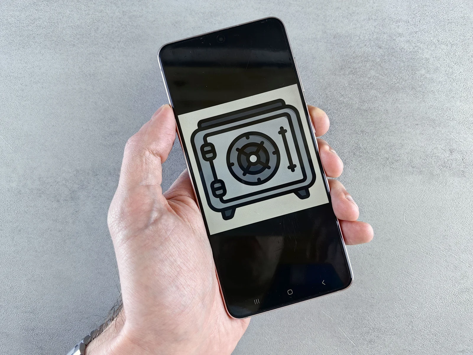 Application smartphone affichant une icône de sécurité pour le contrôle à distance