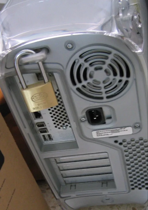 Écran d'ordinateur verrouillé par un cadenas symbolisant la cybersécurité