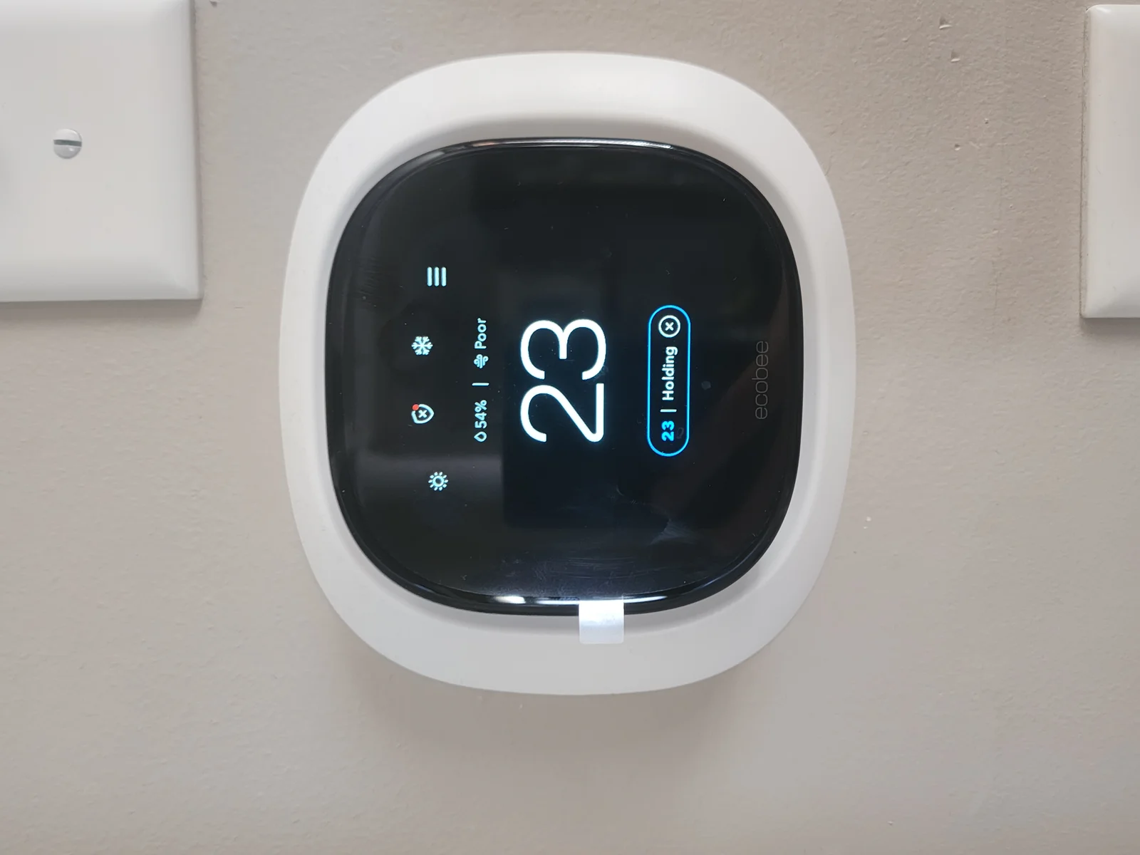 Thermostat connecté à commande vocale facilitant le pilotage du chauffage pour une personne en situation de handicap