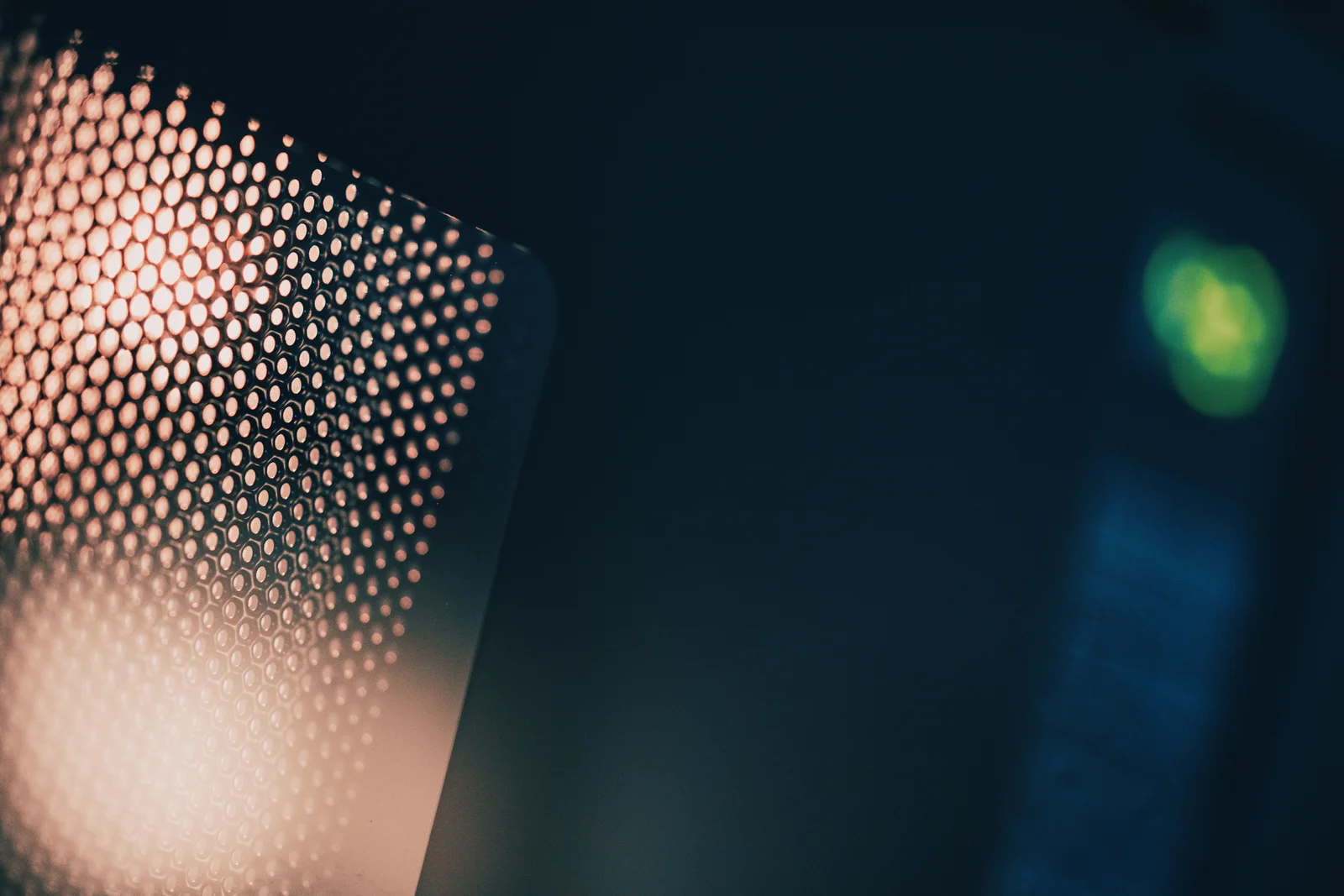 Micro-ondes connecté avec écran numérique et affichage de la puissance de cuisson