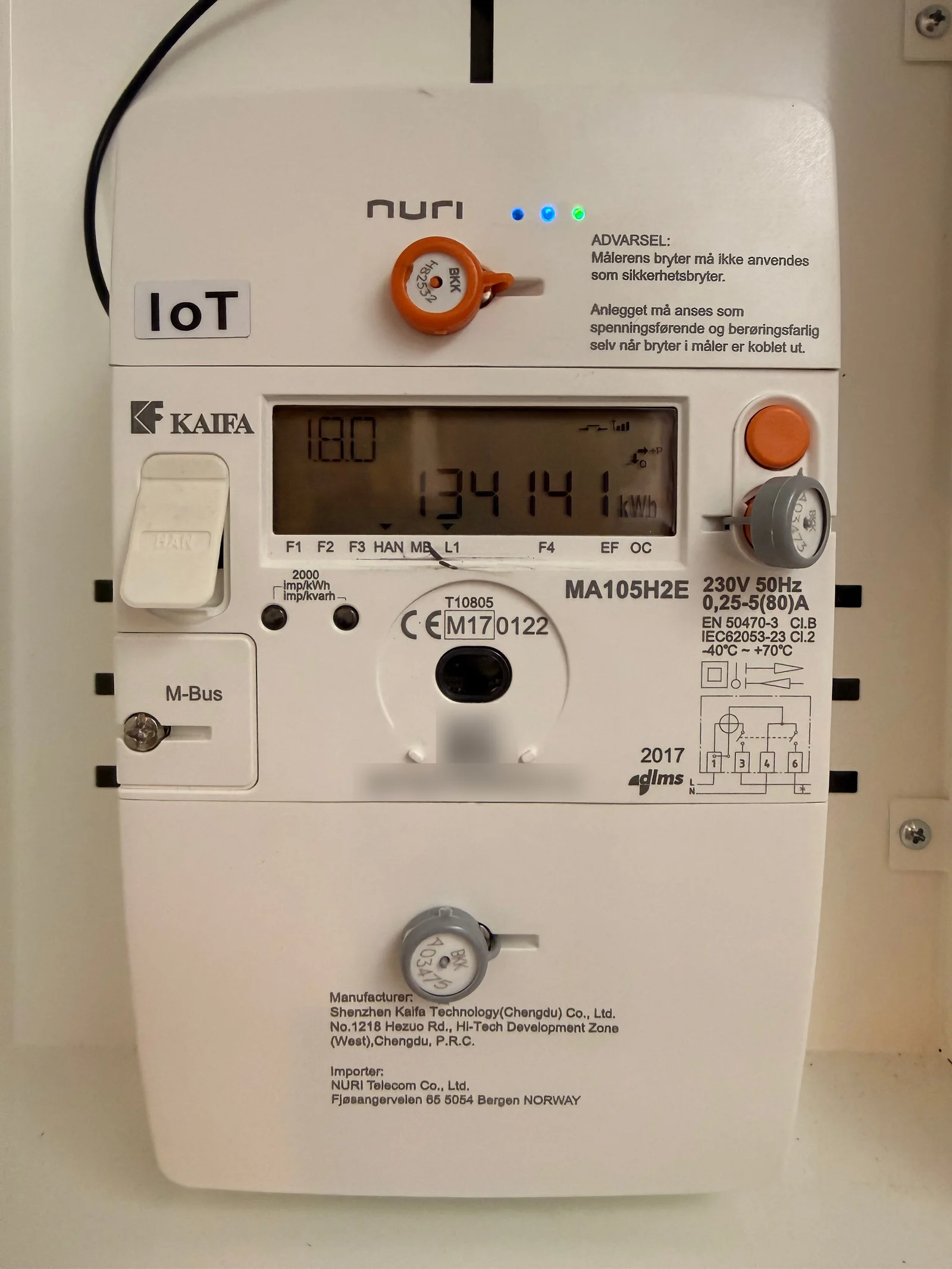Compteur électrique intelligent installé dans un tableau électrique résidentiel