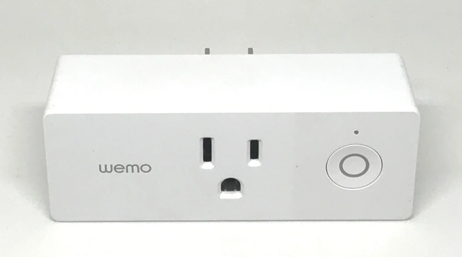 Prise connectée Zigbee appairée à un hub domotique