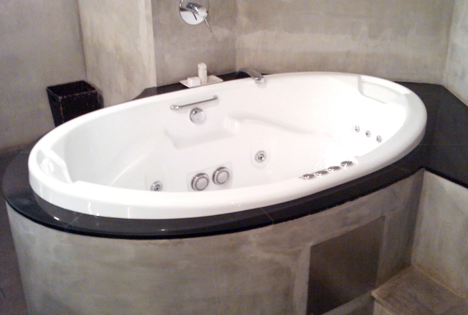 Spa à remous connecté avec suivi de température à distance