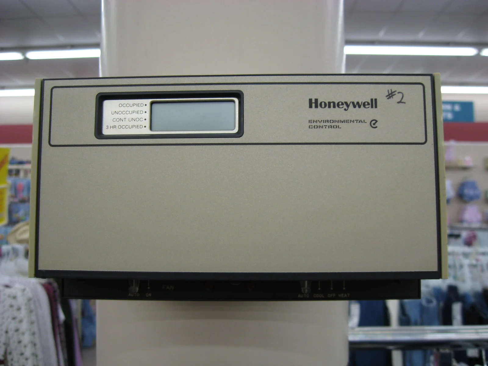 Thermostat mural classique — base de comparaison avec les modèles connectés Zigbee