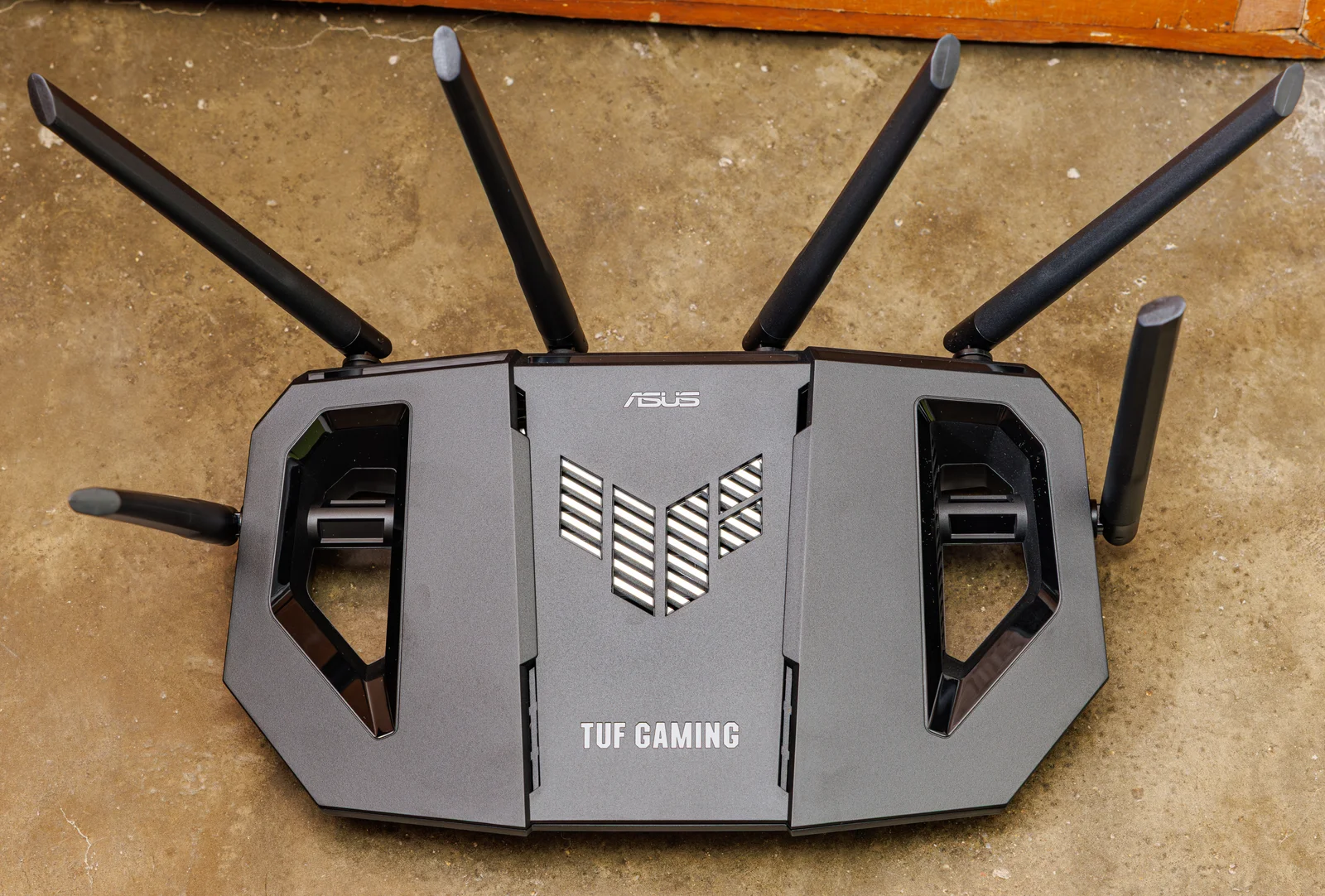 Installation d'un routeur Wi-Fi 7 dans un salon pour couvrir une maison connectée